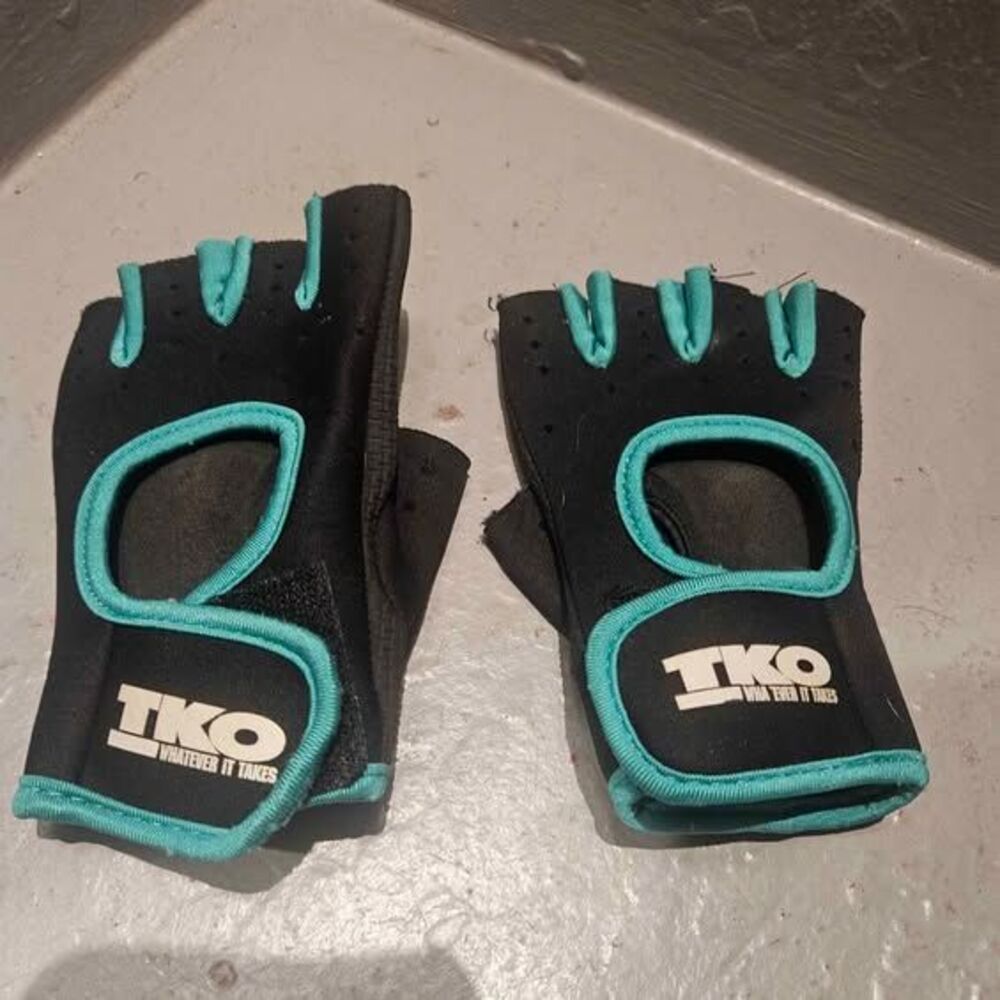 Women's Fitness Gloves Size Medium Black and Blue Fingerless